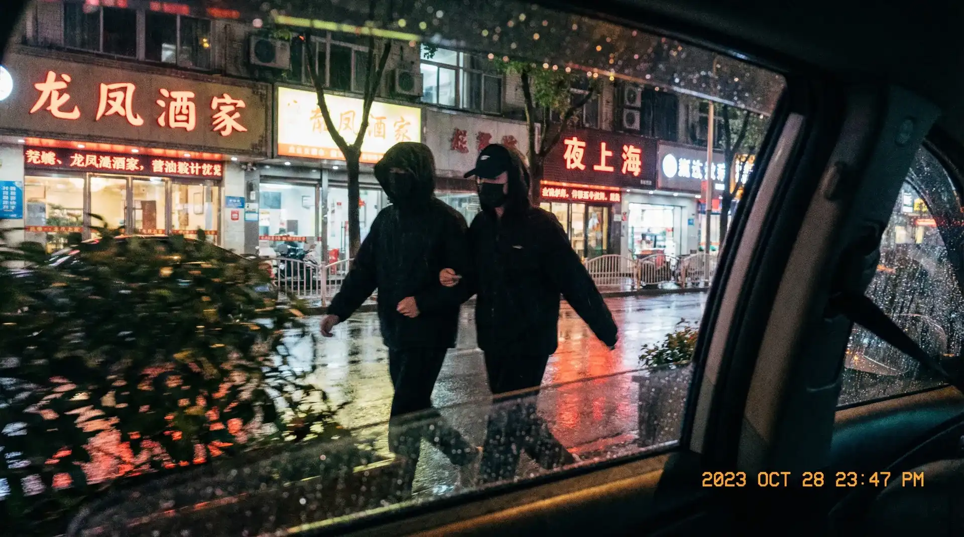 整篇都是车的百合推荐 - 顶流明星深夜密会现场抓拍照片
